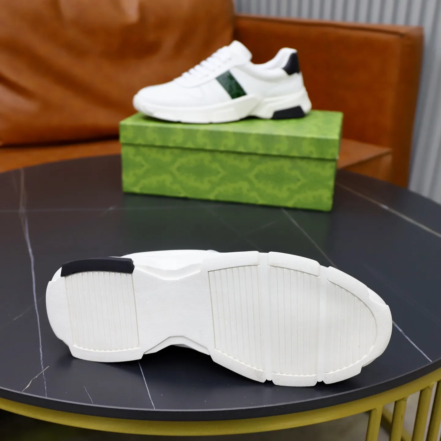 Ex-factory price: 540💰💰🙅‍♂️🙅‍♂️🙅‍♂️ Brand: GUCCI Standard code: 38-44 (45 customized) Grade: Same as the official website Material: Cowhide stitching Comfortable and breathable sheepskin lining Lightweight and wear-resistant sports outsole Style category: Men's fashionable casual shoes Running sports shoes Distinguished luxury brand elements Top luxury color: actual picture color